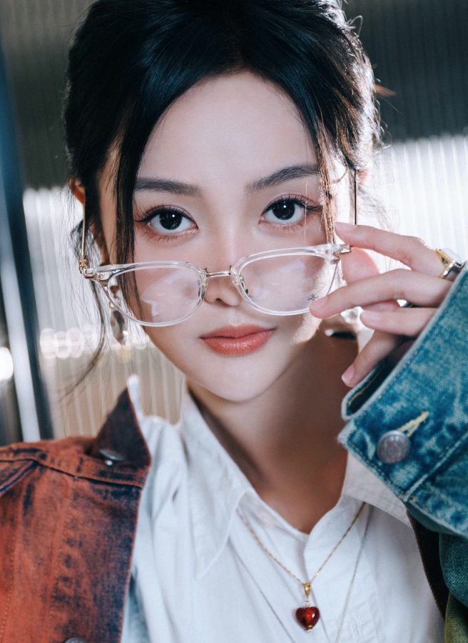 吴宣仪短裤长靴美腿交叉坐姿(11/11)
