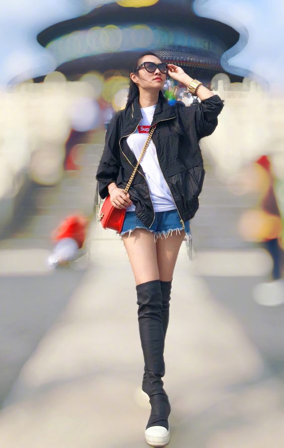 王曦梁美腿穿长靴在天坛拍照(2/7)