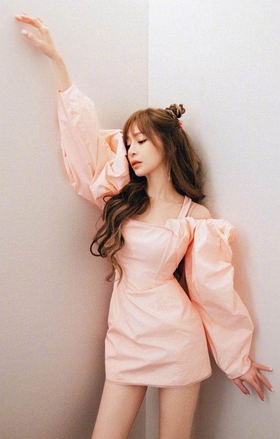 王心凌天生甜美穿一条公主粉裙美腿细长(4/5)