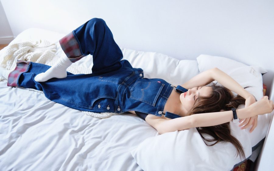 女明星徐璐美腿配白袜纯美写真(8/9)