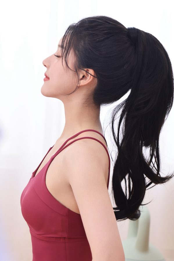 赵露思穿运动内衣瑜伽裤含苞待放(5/11)