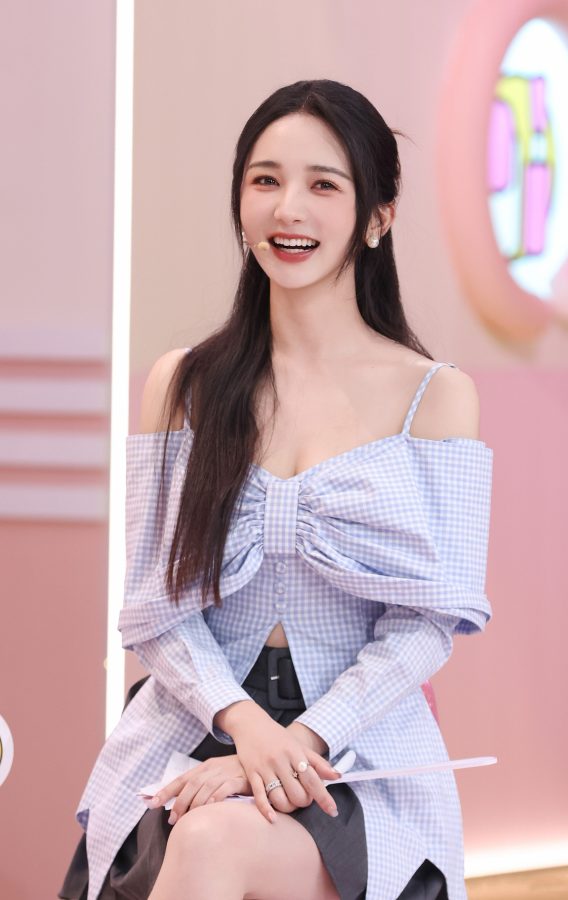 美腿主持人靳梦佳录制《我是大美人》(2/3)