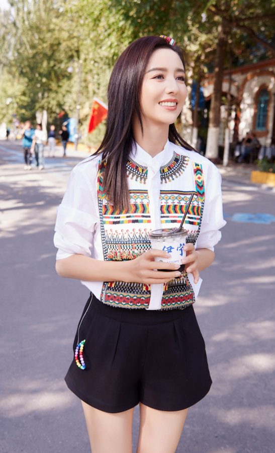 佟丽娅笔直白皙的美腿太好看(4/5)