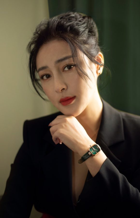 甘婷婷代言手表品牌细腿穿高跟短靴时尚有范儿(4/4)