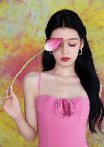 孙怡腿穿红色锃亮高跟皮靴录制《再见爱人》