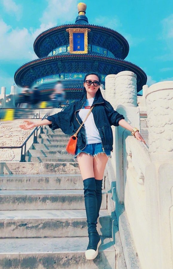 王曦梁美腿穿长靴在天坛拍照(1/7)