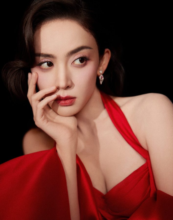 古力娜扎穿一条热烈红裙如一朵异域玫瑰出席搜狐时尚盛典(5/9)