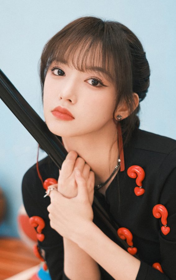 程潇在篮球场展示她光滑纤细的少女腿(7/7)