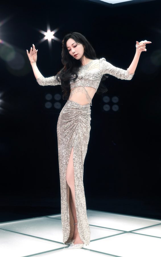 韩雪穿高开叉礼服踩尖头高跟梦幻星河魅力大片(6/10)