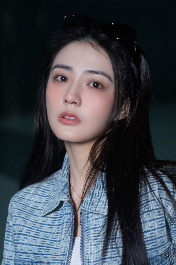 徐璐白皙玉腿穿长靴自信靓丽(7/7)
