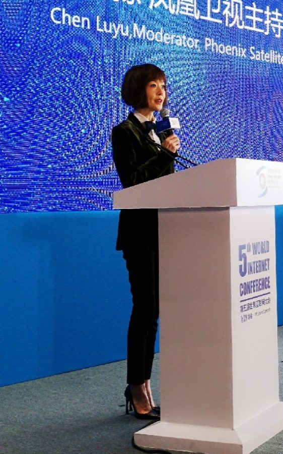鲁豫穿西装踩尖头细高跟主持乌镇互联网大会(3/3)