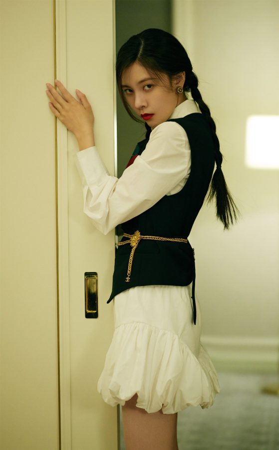 双马尾学妹宋妍霏穿白色蓬蓬裙露出美妙长腿(3/7)