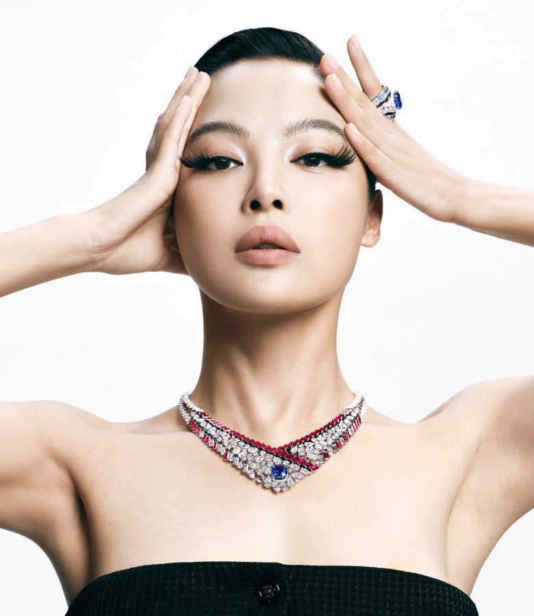 《ELLE》杂志女明星辛芷蕾背心短裤大长腿冷艳之美(3/7)