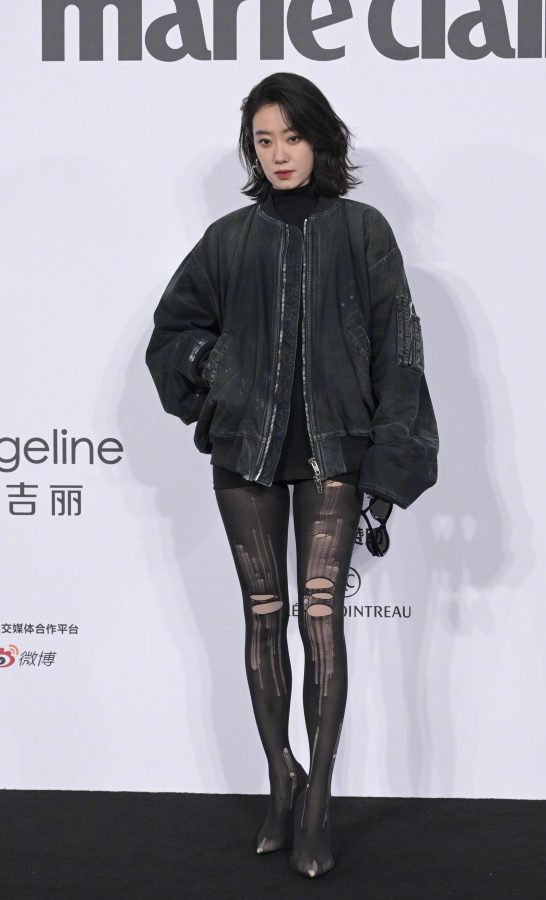 张小斐长腿穿破洞黑丝袜亮相嘉人女性影响力之夜(27/33)
