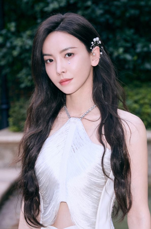 于文文这次化上了神女落泪妆穿纯洁白裙秀美腿(5/10)