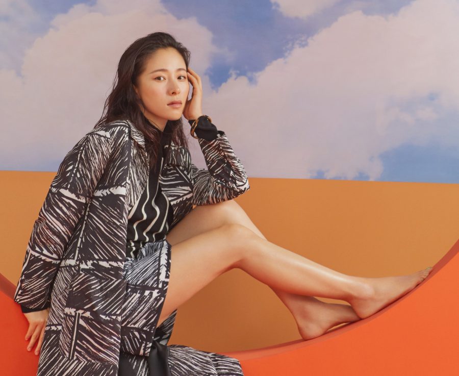 《ICON-F时尚画报》江一燕光滑玉腿美足(1/2)