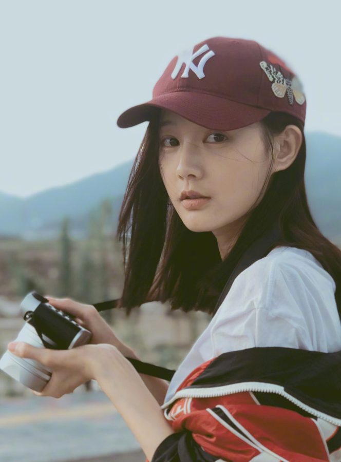 爱拍照的美女李一桐长腿纤细(2/3)