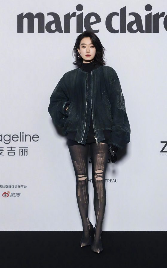 张小斐长腿穿破洞黑丝袜亮相嘉人女性影响力之夜(12/33)