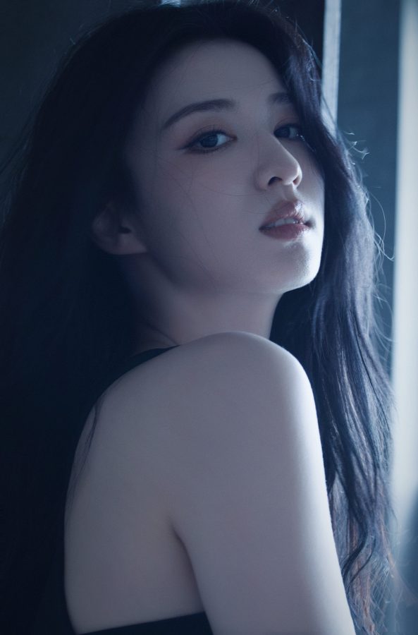 冷酷的美少女王楚然皮裙长腿散发迷人魅力(7/7)