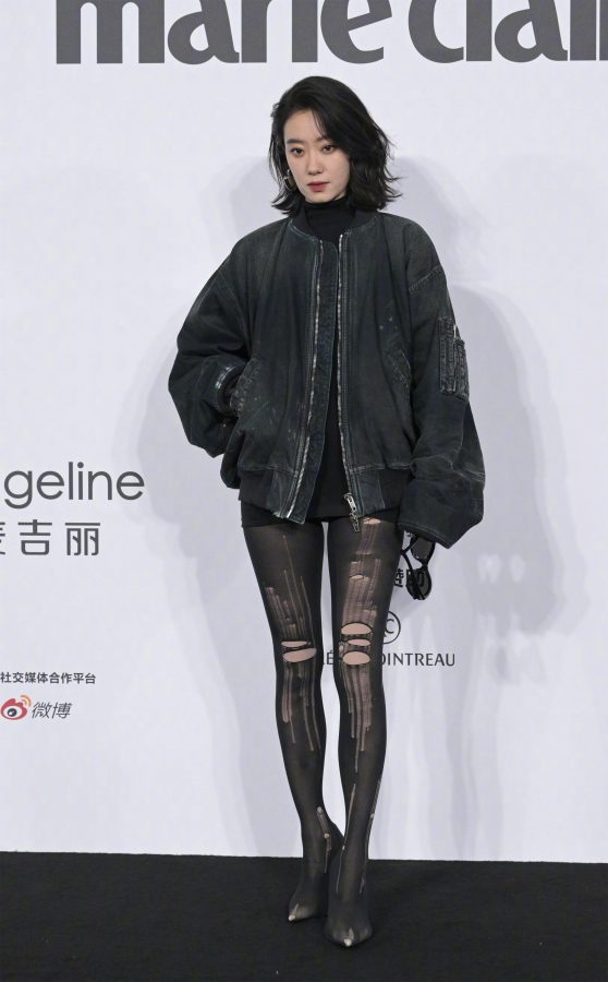 张小斐长腿穿破洞黑丝袜亮相嘉人女性影响力之夜(29/33)