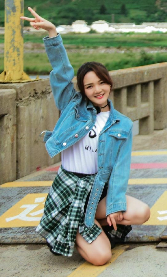 美女主持人左起靳梦佳、刘烨、沈梦辰、梁田(2/9)