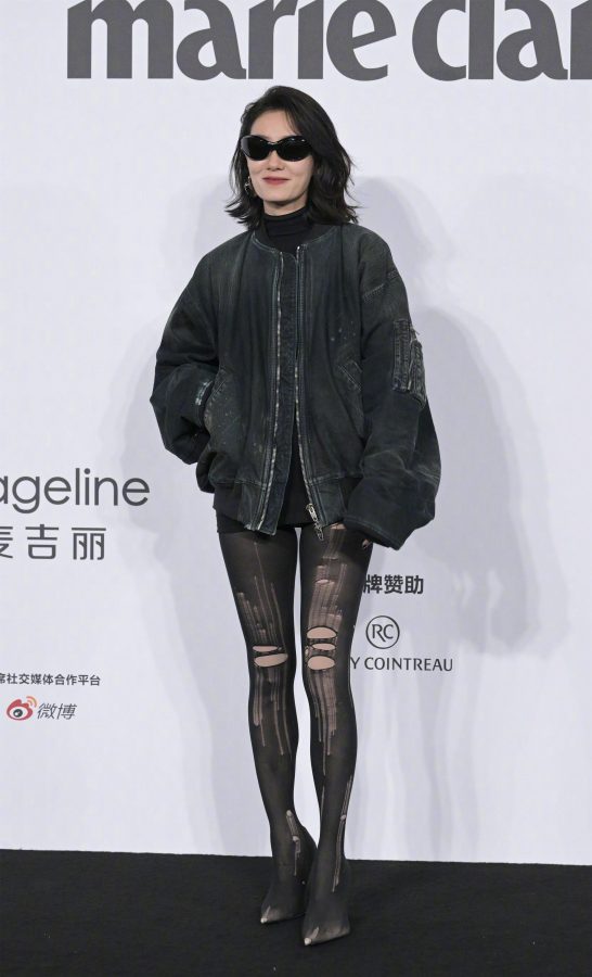 张小斐长腿穿破洞黑丝袜亮相嘉人女性影响力之夜(32/33)