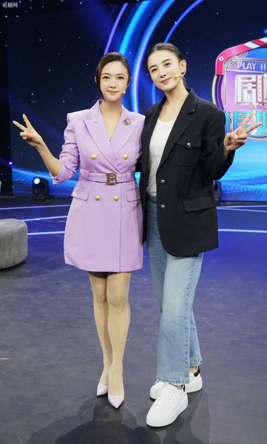 《剧说很好看》主持人王曦梁的丝袜高跟(2/8)