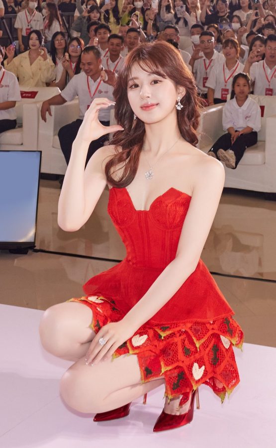 赵露思穿低胸红裙美腿穿红色光面尖头细高跟热烈性感(16/16)
