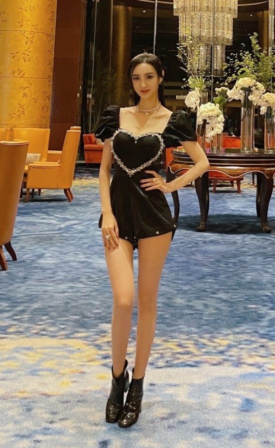 美女模特吴春怡肉丝长腿(1/3)
