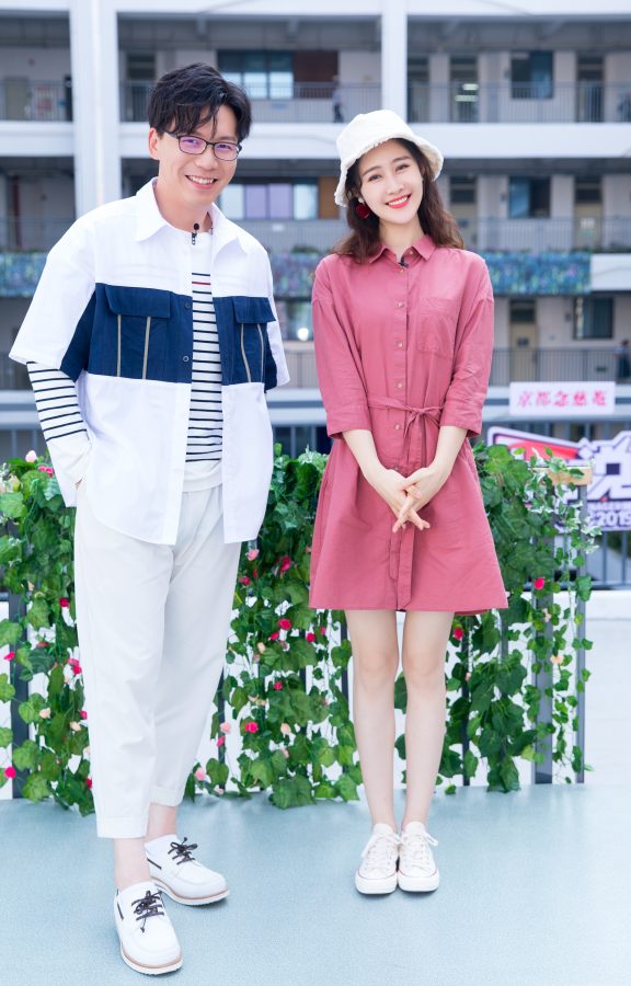《少年说》梁田细白腿穿小白鞋清纯甜美(5/5)