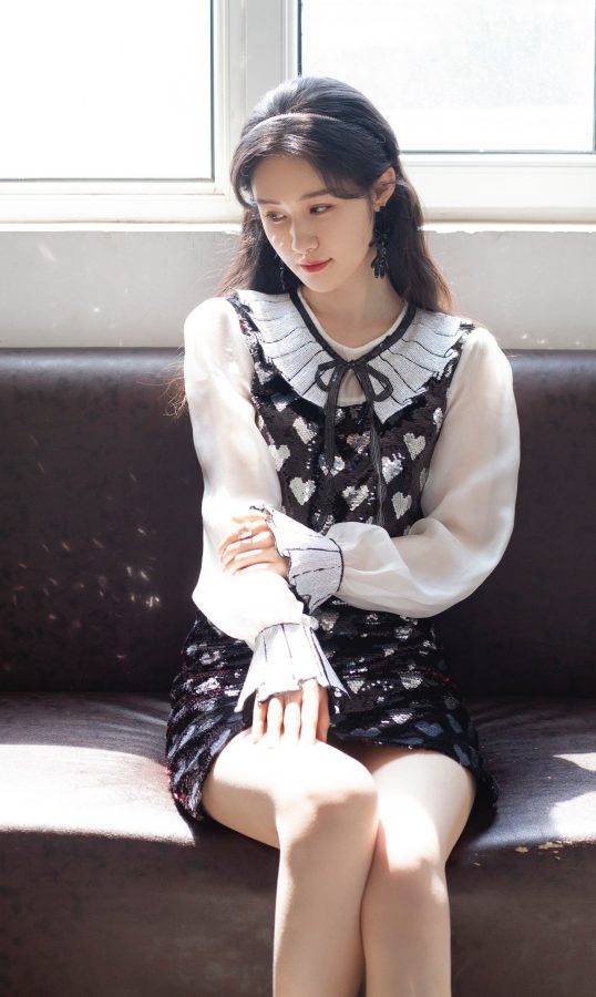 阳光照耀梁田的白皙美腿(4/5)