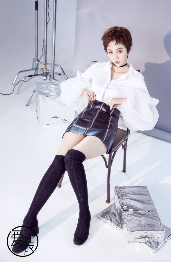 身材娇小的短发美女姜妍时尚杂志美腿写真(1/5)