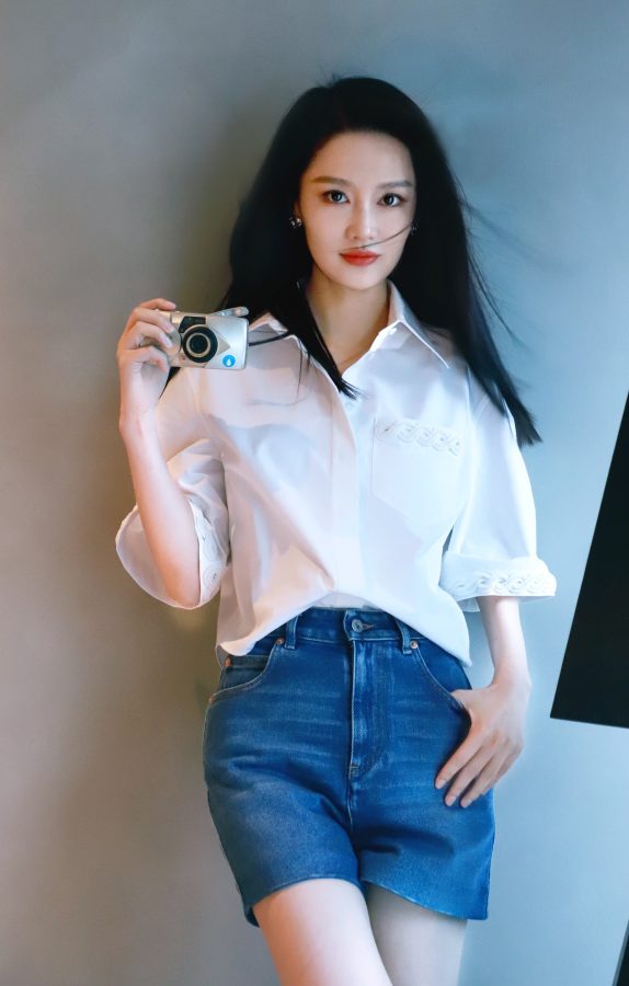李沁穿牛仔裙美腿纤细宣传《庆余年》（第6张/共6张）