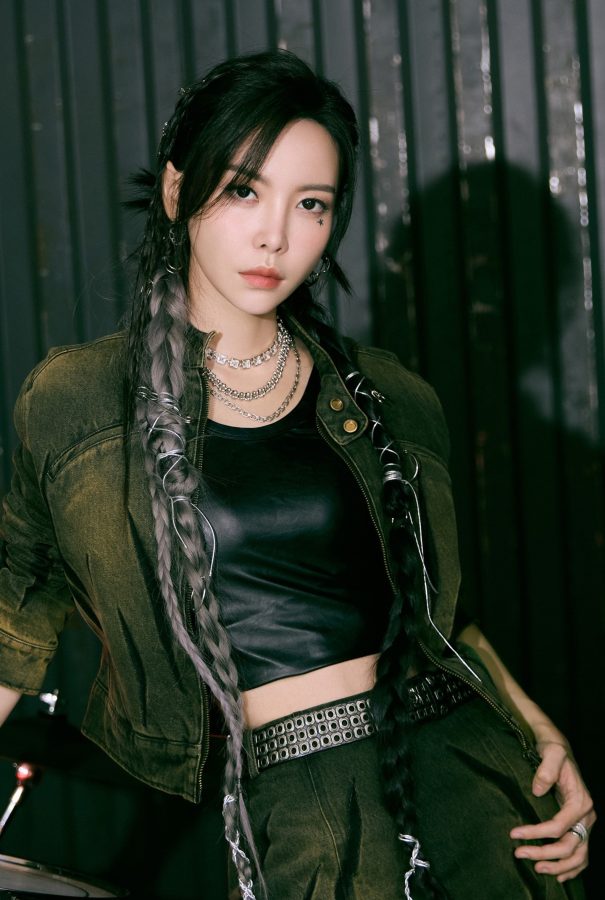 酷飒的美女吉他手于文文气质自由洒脱秀白腿(8/8)