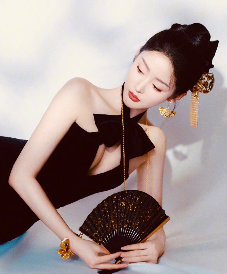 美女明星张天爱绝色妖姬装扮双眸闪亮挤沟(6/6)