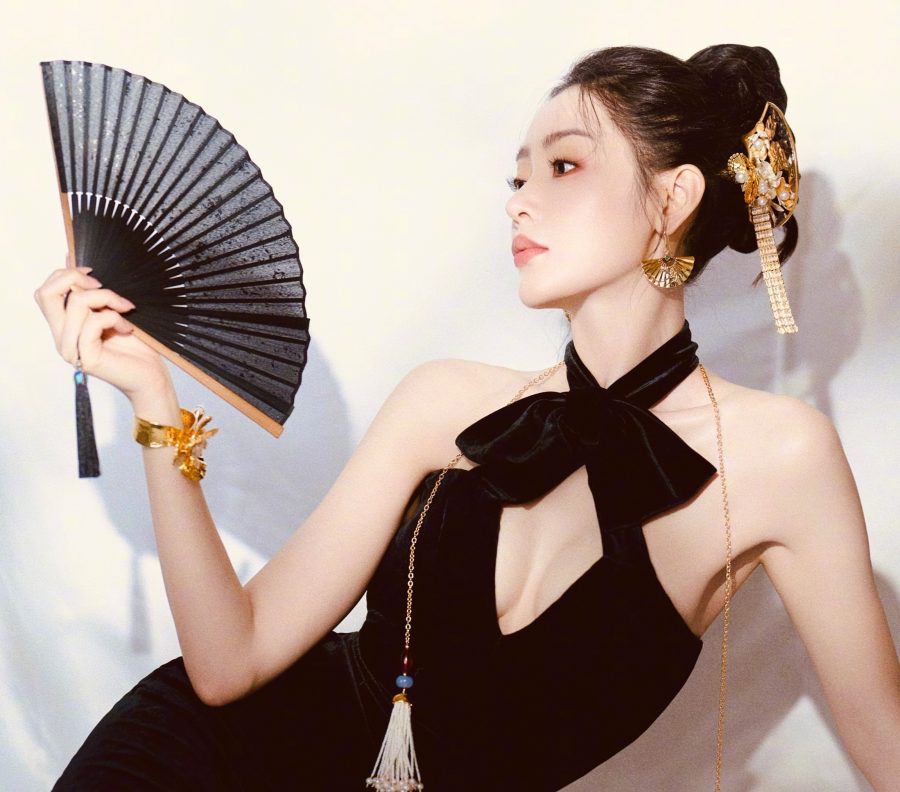 美女明星张天爱绝色妖姬装扮双眸闪亮挤沟(5/6)