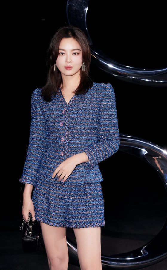 辛芷蕾受邀出席香奈儿巴黎2024春夏高级定制服系列发布会展现一双傲人美腿(7/12)