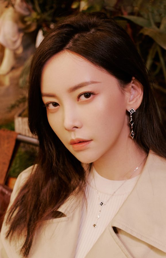 于文文美腿穿长靴拍摄暮色庄园漫步大片(5/6)