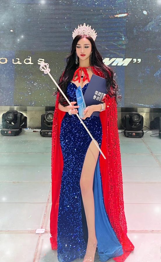 吴春怡荣获环球超模职业联赛总冠军秀长腿(3/13)