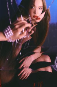 程潇大腿裹上丝网袜在台上跳热辣舞蹈