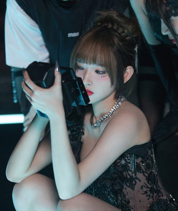 程潇拍摄《LonelyBeauty》MV花絮美腿穿高跟长靴热舞(8/10)