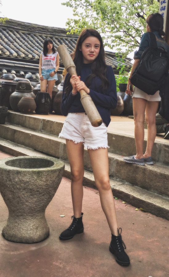 女歌手孙珍妮热裤美腿旅游照(2/2)