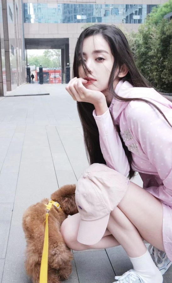 春光明媚美少女古力娜扎细腿出击(5/8)