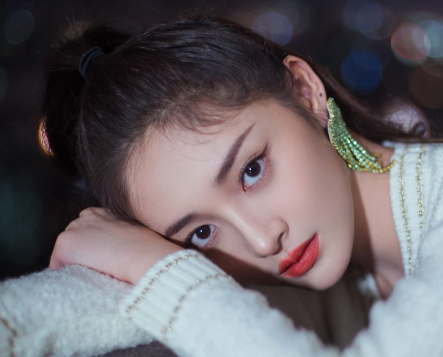 美少女歌手周洁琼可爱白皙的小脚丫(3/4)
