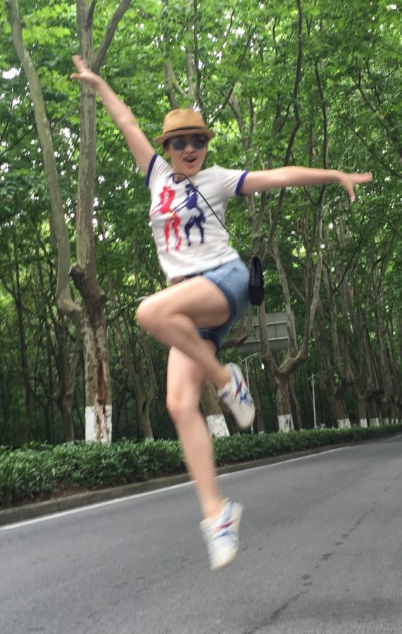 梅婷牛仔热裤白美腿(2/4)