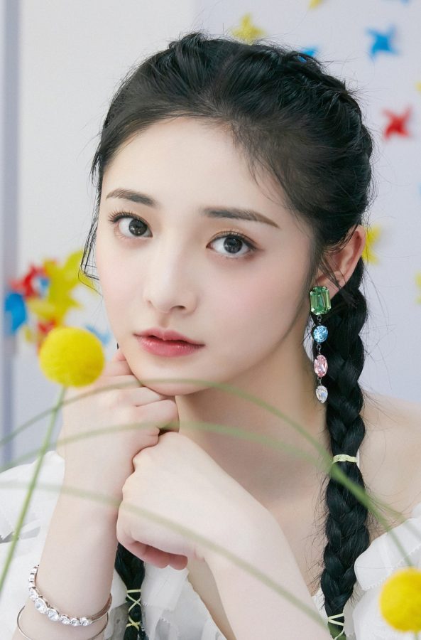 清纯甜美周洁琼双腿白皙光滑(4/4)