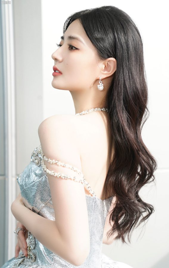 女明星徐璐参加海南岛国际电影节闭幕式大秀迷人白沟(5/8)