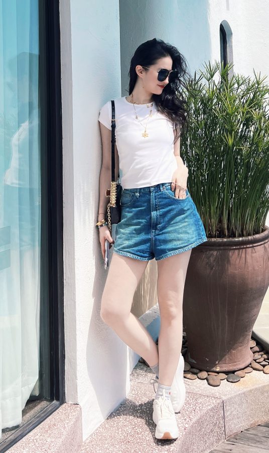 刘亦菲海边展露她完美无瑕的白腿美足(2/4)