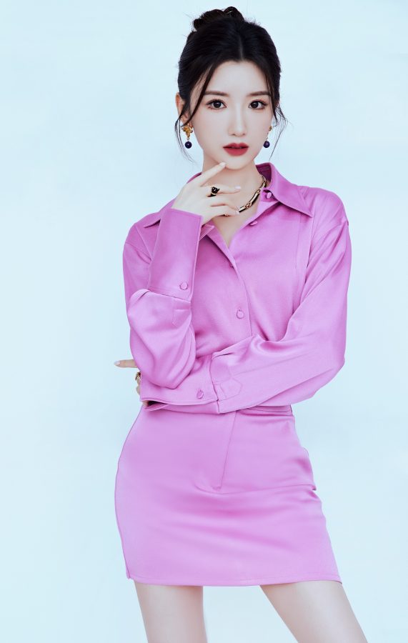 《令人心动的offer》毛晓彤穿优雅套裙美腿如玉气场全开(2/7)