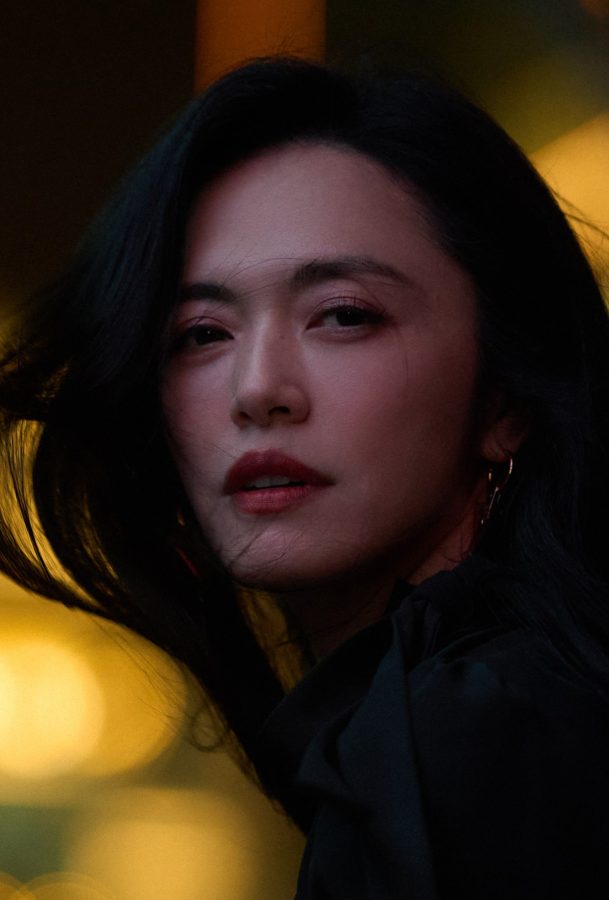 女星姚晨站在街头展示光洁的美腿(5/6)